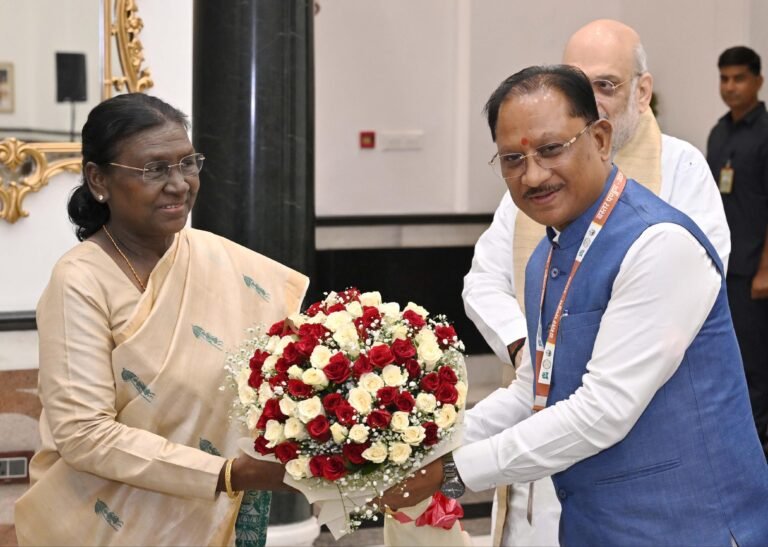 राष्ट्रपति भवन के विशेष अतिथि बने बस्तर के मांझी-चालकी : बस्तर पंडुम-2026 के विजेताओं और जनजातीय प्रतिनिधियों का हुआ विशेष सम्मान