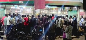 रक्षाबंधन के दिन बाजार सूना पर शराब दुकानों में बंपर भीड़…एक दिन में लगभग 85 लाख से अधिक की बिक्री